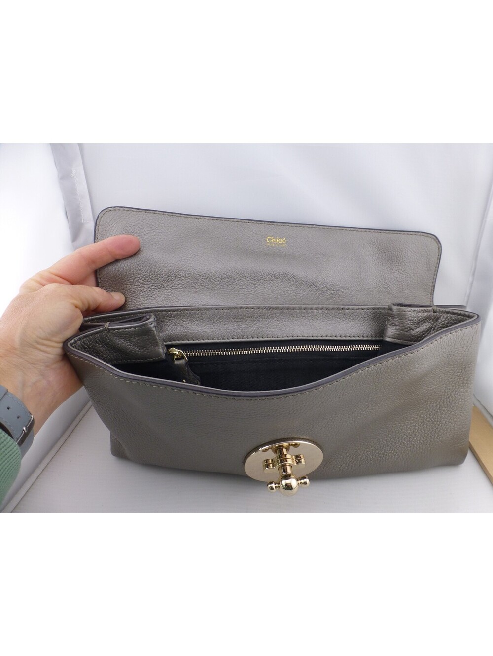 Chloé Metallic Gray Grained Leather Clutch Bag with Gold-Tone Turn Lock & DustF3 - Picture 13 of 15
